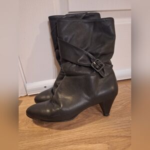 Vintage leather boots with kitten heels, size 7